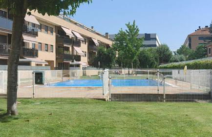 Red Wine Haro, piscina y parking - Foto 3
