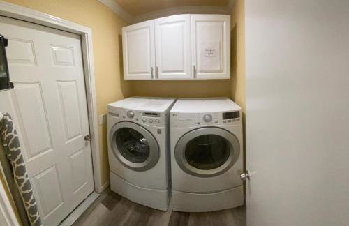 Modern Comfort Near Military Bases & Shopping – Walk to Parks & Lakes! - Foto 17