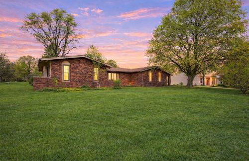 Near Shopping & Dining- The South Bend Bungalow - Foto 11