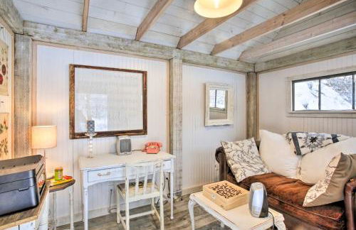 Modern Farmhouse with Movie Room - 6 Mi to Lake! - Foto 3