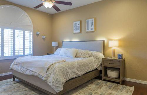 Desert Paradise Pool Spa Pickleball Putt Green - Foto 43