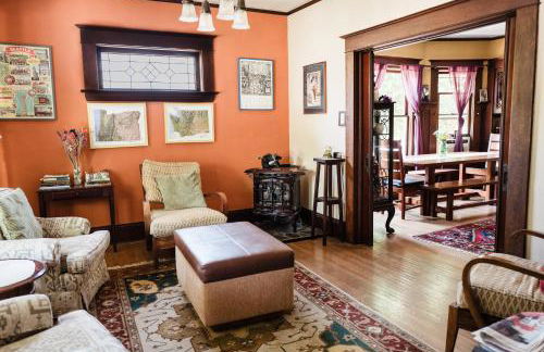 Southeast Portland Comfy & Eclectic Craftsman Home - Foto 22