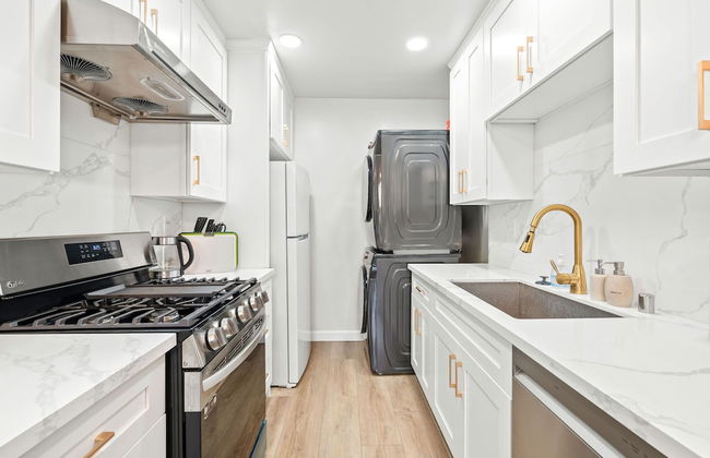 Modern Cozy Retreat Stylish Stay With Patio Parking - Foto 18