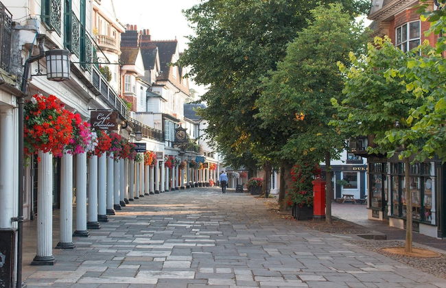 Remarkable 1-bed Apartment in Tunbridge Wells - Photo 4