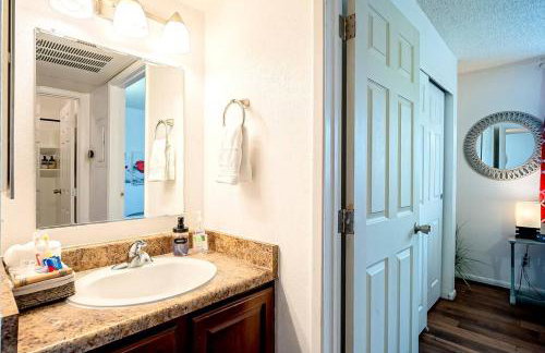 Sunny King-sized 1BD Condo near UofA and UMC w Pool, Parking - Foto 11