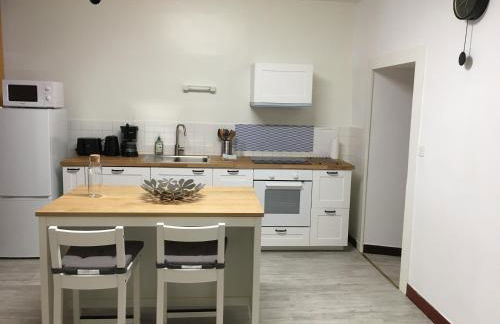 Grands Gîtes de charme avec jardin, lieu calme et paisible en plein coeur d'Arbois, linge inclu, lits faits à l'arrivée et ménage en fin de séjour - Foto 10