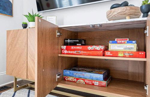 Tranquil East Nashville Zen Retreat with 2 Patios, Garage Parking, Yoga Mats Included, Covered Patio and Deck, Walk to Five Points Dining & Bars, Board Games, 10 Min to Broadway, 24 Hr Hospitality - Foto 17