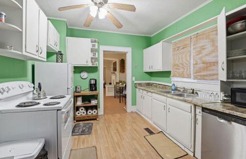 Cozy Matewan Trail Stay home - Photo 4