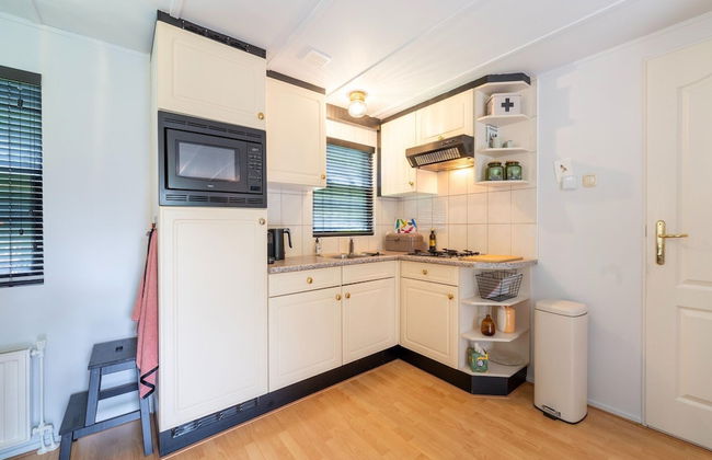 Luxury Chalet in Stegeren, Beautiful Surroundings - Photo 8