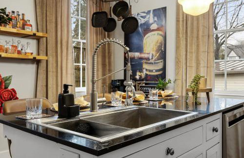 Bourbon-themed home w arcade & hot tub for groups - Foto 38