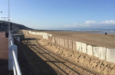 A pied, 300m de la plage et 500m du village - Photo 8