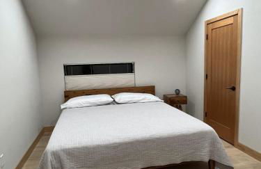 LUXE Hyak Retreat with Sauna, Hot Tub, Game Room, 6BR - Foto 49