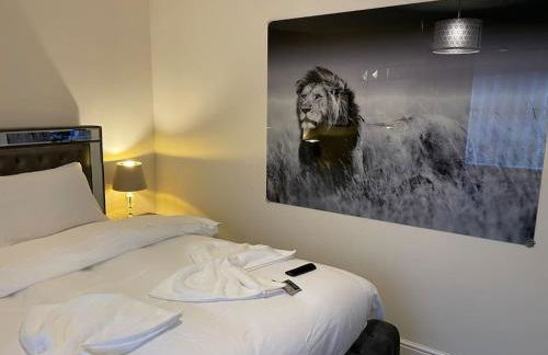 MODERN 4 BEDROOM HOUSE WITH GARDEN & PARKING - Foto 4