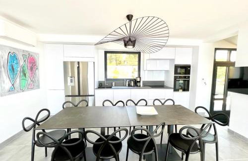 VILLA 650, Vue Mer magnifique, entièrement rénovée avec piscine - Foto 12