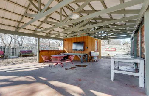 2 Mi to UA Central Fayetteville Home with Patios - Foto 29