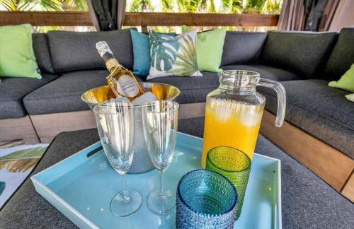 Tropical Oasis, 5 Mins to Beach - Foto 43