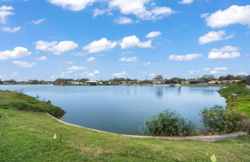 Venice Lakefront Pool Home - Photo 31