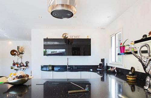 Belle Villa moderne avec piscine et jardin - Foto 32