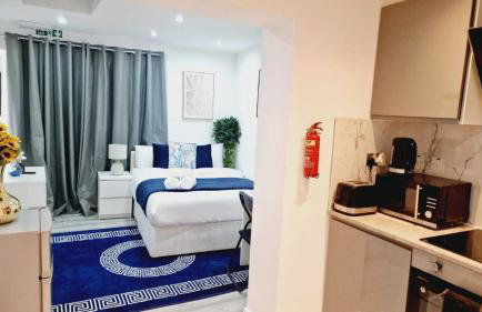 Central Harrow Cozy Apartment with free parking - Photo 1