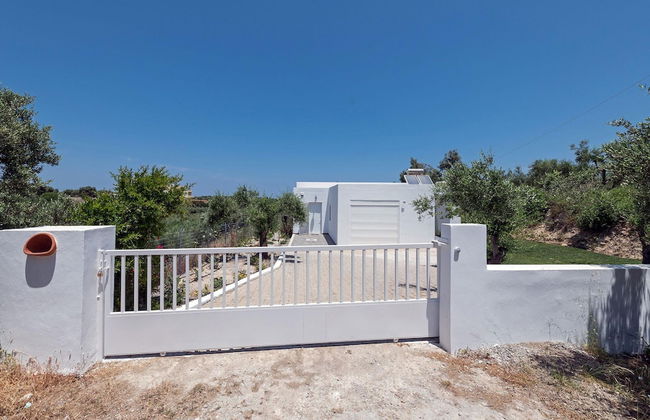 Villa Guinevere-with Private Pool - Photo 40