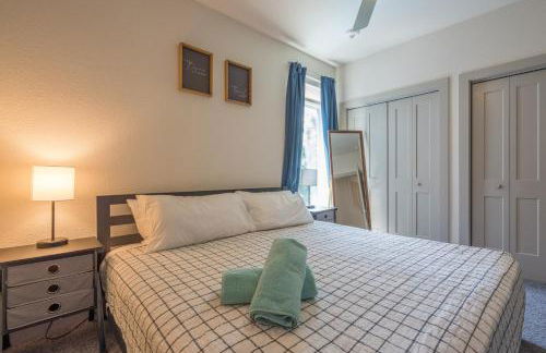 Riverwalk and Pool view Apt with King bed Infinity Pool Gym Free Parking - Foto 37