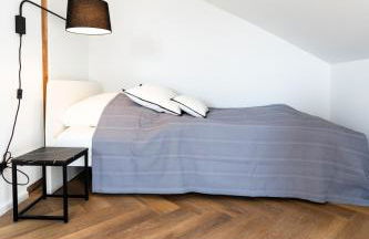 2 BR Loft - LUXUS - MODERN - PARKPLÄTZE - KAFFEE - NETFLIX - WEINBERGBLICK - KÜCHE - BALKON - Foto 19