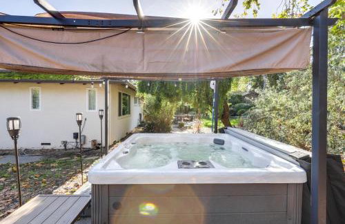 Modern Home in Napa Area with Hot Tub and Game Room! - Foto 33