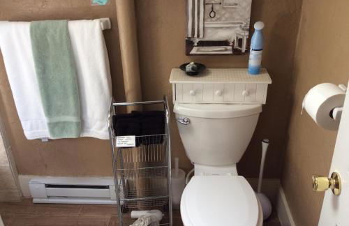 Charming Studio Apartment in the Heart of Golden - Photo 9