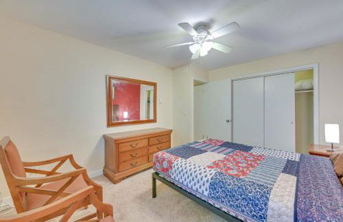 Lake George Townhome with Deck 2 Mi to The Outlets! - Foto 17