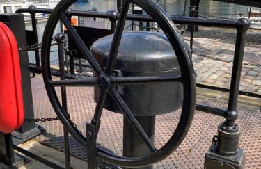 Entire Boat at St Katherine Docks 2 Available select using room options - Photo 76