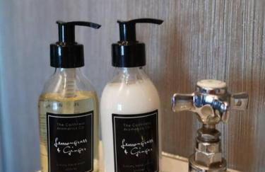 B'Dazzled Flat, Castletown - Photo 5