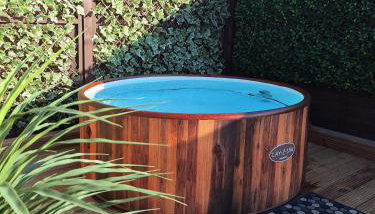 Spinnaker Barn, boutique, cute barn with hot tub - Foto 1