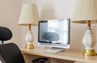 Great 4BR Home Near Emerald Pointe & Downtown - Foto 35