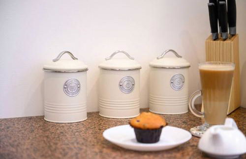 Metrolink Steps Away • Fast City & Airport Links - Foto 44