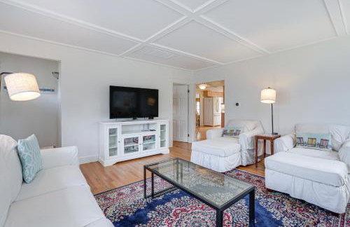 1 Mi to Beach! Family Gloucester Gem with Yard - Foto 1