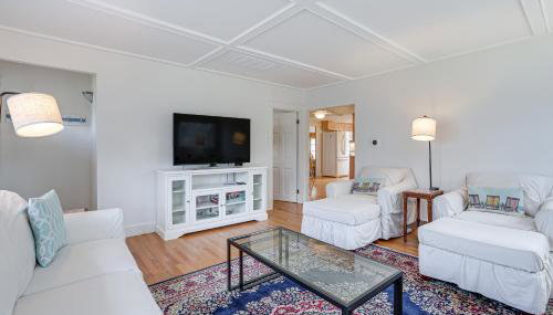 1 Mi to Beach! Family Gloucester Gem with Yard - Foto 1