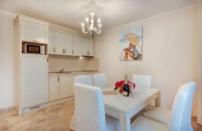 Venera & Anastasia Palace Apartments - Photo 14