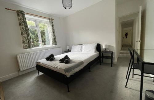 Spacious Flat! Sleeps 7, Pet Friendly and Parking - Photo 70