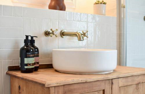 Cheerful 3 bed Grade II Central Cottage - Foto 18