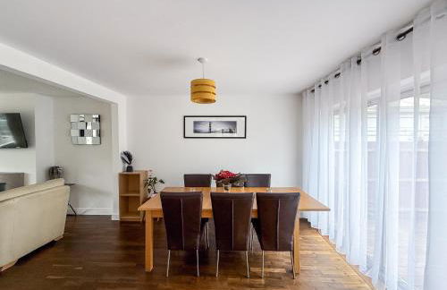 Bassetts House - Spacious! - Sleeps 7 - Close to PRUH Hospital - Free Parking - Photo 6