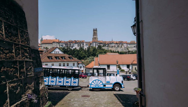 Fribourg City Card - Photo 3, L'un des arrêts du train touristique de Fribourg