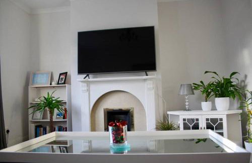 Amazing 2-Bed Home w/ Private Garden Free Parking - Foto 2