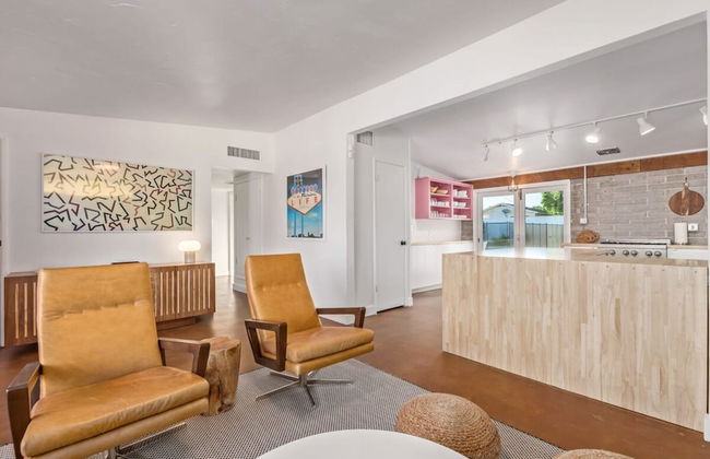 Northview Mid-century Escape Pool Firepit Bocce - Foto 9