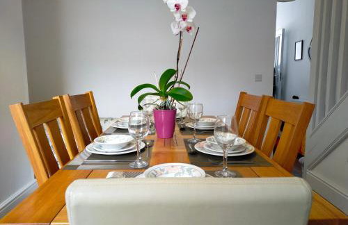 Newly Renovated 3 Bedroom House, 6 beds with 2 showers, near University Town Centre - Foto 11