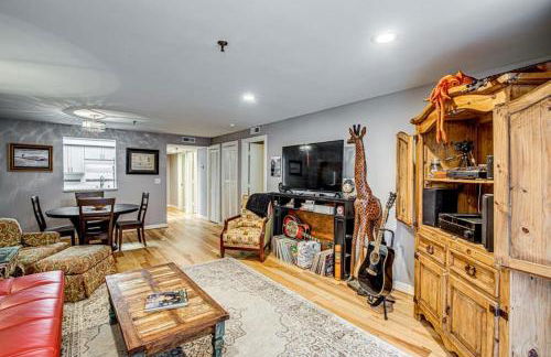 The Frequent Flyer - Photo 10