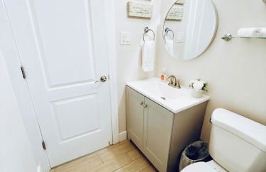 Stylish Stay Close to UM City Vibes - Photo 16