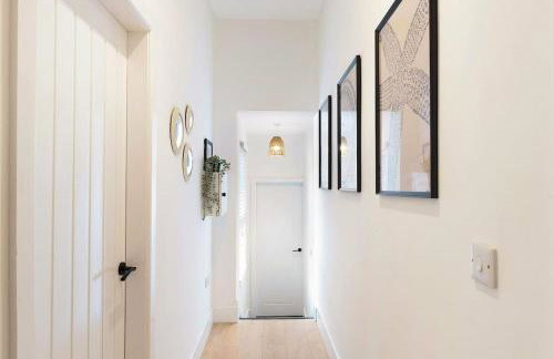 Central Location 3BR Home on Gladstone Street - Photo 23