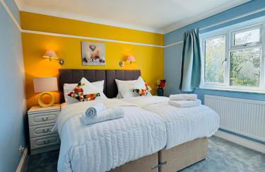 Modern 4BR House with Parking, 8 Mins to Gatwick Airport - Foto 29