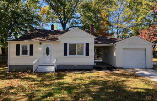 Serenity on over an acre easy access to 311 and HPU - Foto 1