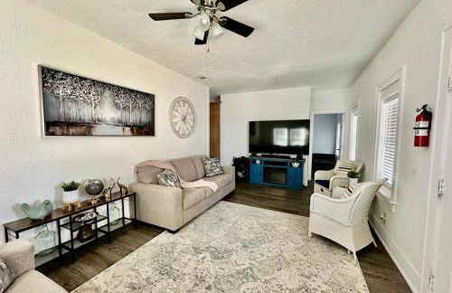 #1 - 5BR 1BA - Unit A - Private Entire Home - WiFi - Foto 1